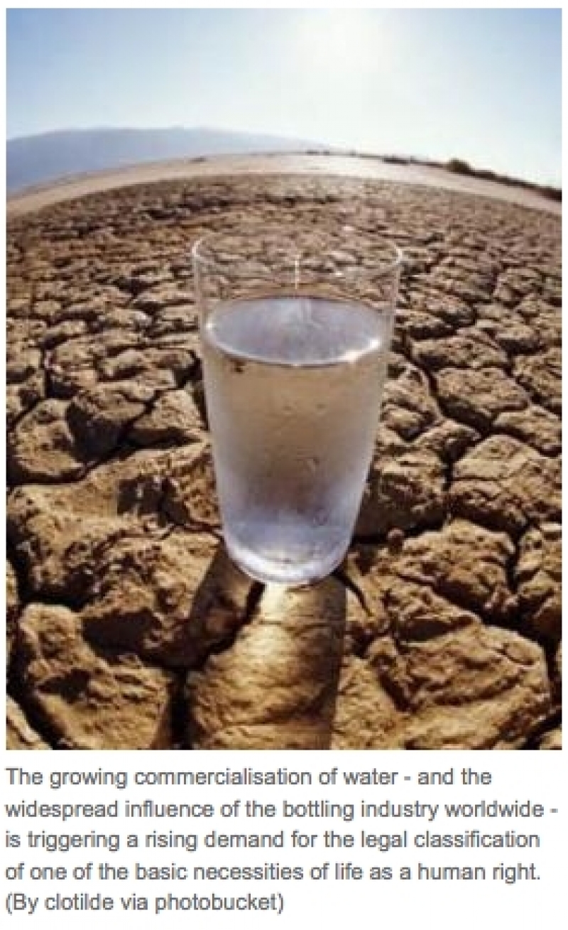 „A víz emberi jog” nemzetközi aláírásgyűjtő kampány és fotópályázat